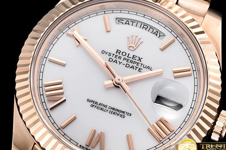 1230 RDD0218A – DayDate 40mm Casual 690